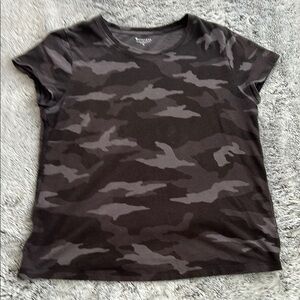 Athleta Black and Gray Fitted Short Sleeve Tee